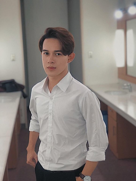 Dàn mỹ nam 'Về nhà đi con': Từ tân binh 10x sở hữu nụ cười toả nắng đến body cực phẩm chuẩn như tạc tượng - 2 Dàn mỹ nam 'Về nhà đi con': Từ tân binh 10x sở hữu nụ cười toả nắng đến body cực phẩm chuẩn như tạc tượng - 2