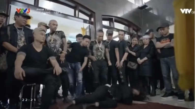 Mê Cung: Tỉnh lại sau khi bị bắt cóc, Hoàng Thùy Linh bỗng dưng có thêm thằng em ngáo đá và khối tài sản khổng lồ - 1 Mê Cung: Tỉnh lại sau khi bị bắt cóc, Hoàng Thùy Linh bỗng dưng có thêm thằng em ngáo đá và khối tài sản khổng lồ - 1