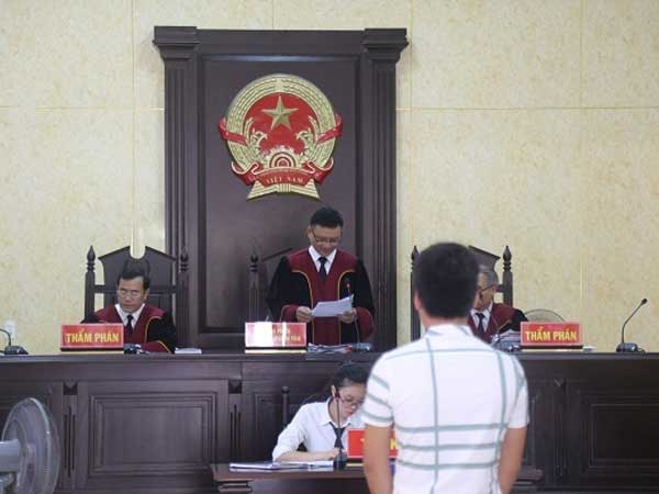 Chồng trẻ ở Quảng Bình dính án vì vợ tuổi 15 lên mạng tố bị bạo hành