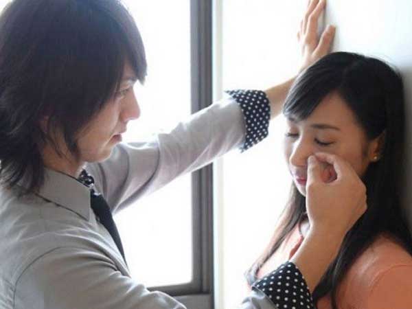 Vừa sáng sớm đã bị mẹ người yêu tìm đến mắng chửi, tôi nhục nhã đến mức chỉ muốn chui đầu xuống đất