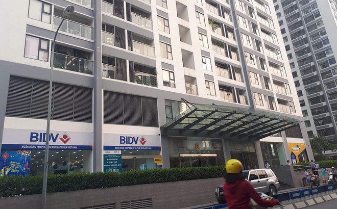 Nạn nhân bị người đàn ông ngoại quốc sàm sỡ trong thang máy chung cư ở Hà Nội là 1 phụ nữ và 1 bé gái