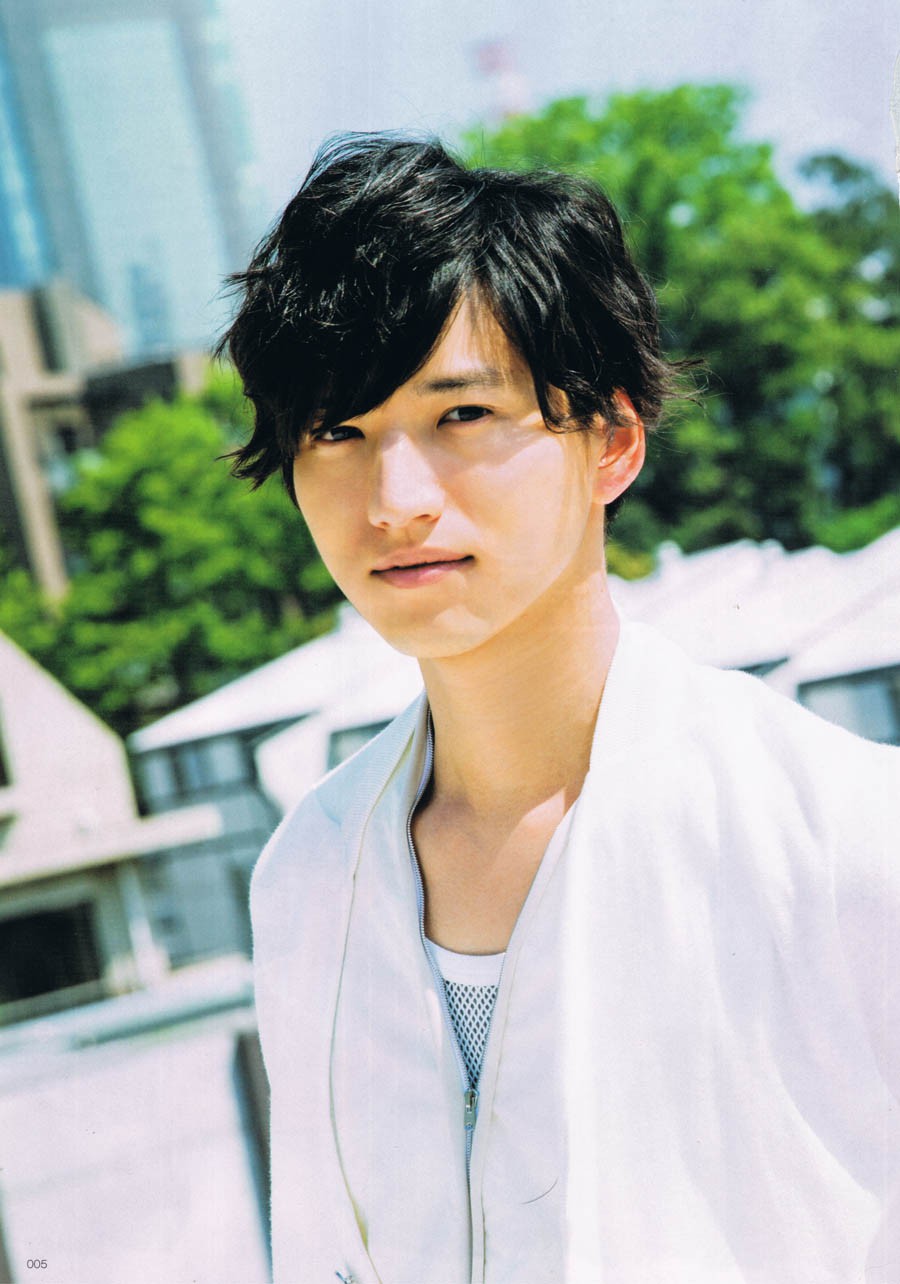 Nhật Bản chấn động trước tin cặp đôi vàng của làng giải trí bị bắt vì tàng trữ cần sa