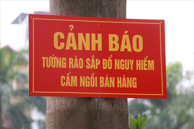 Vô tư mưu sinh dưới bức tường tử thần bất chấp nguy hiểm