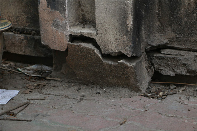 Vô tư mưu sinh dưới bức tường tử thần bất chấp nguy hiểm