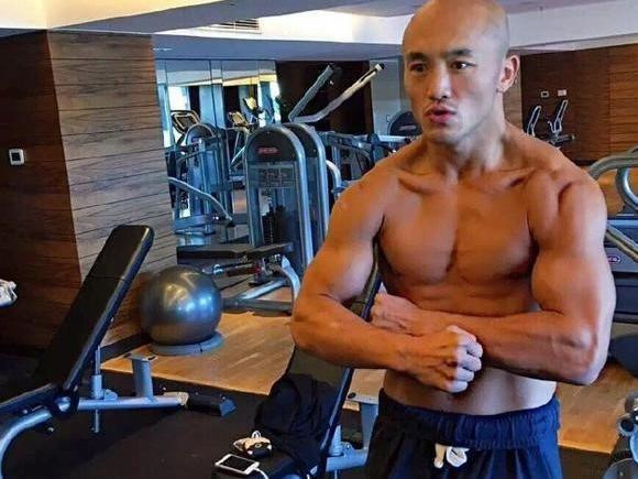 Nhất Long từ chối thi đấu vì cho rằng Từ Hiểu Đông là kẻ rẻ tiền