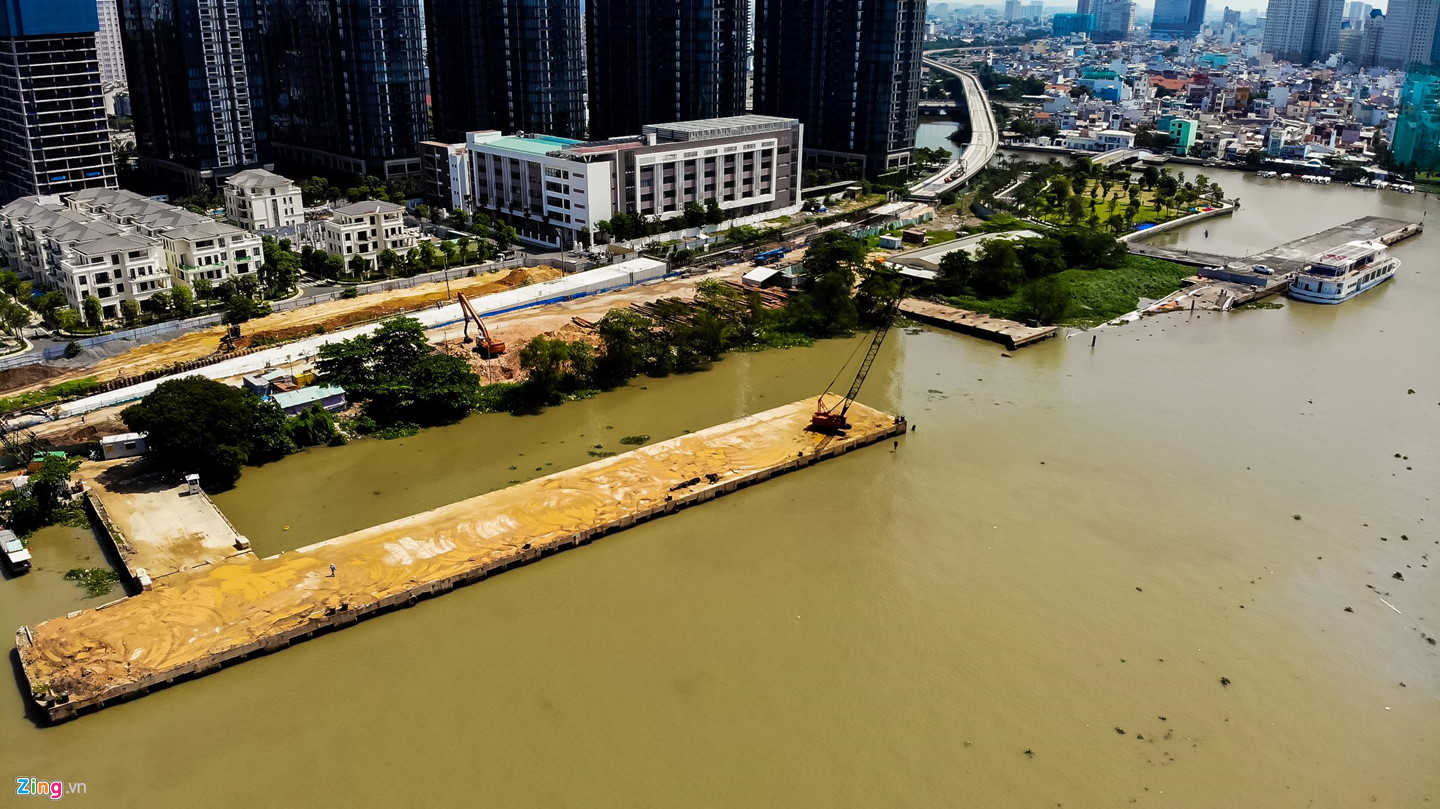 Cận cảnh cầu tàu Ba Son sập xuống sông Sài Gòn
