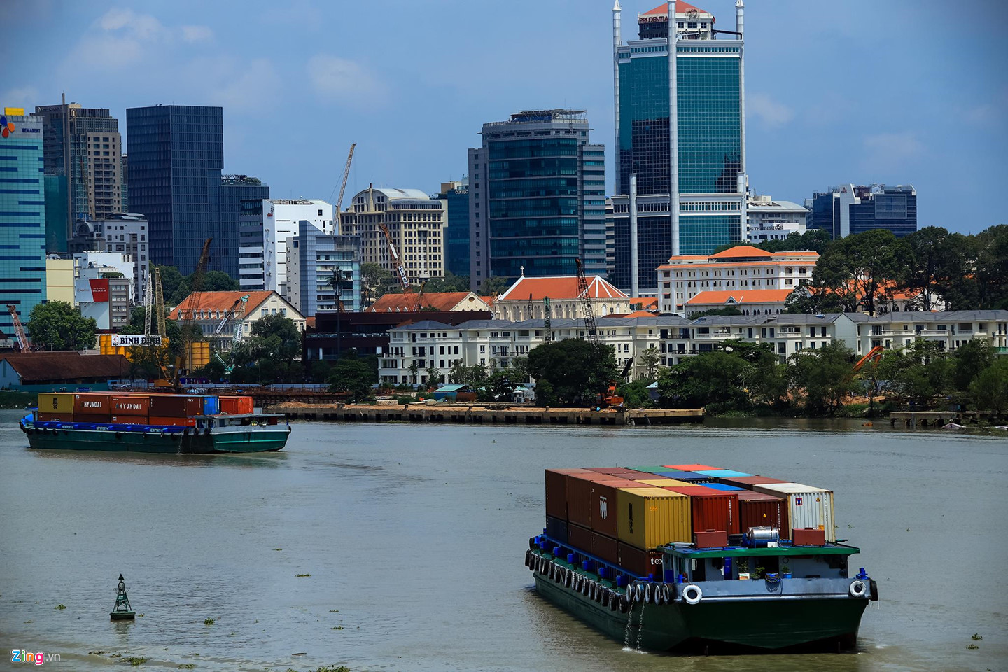 Cận cảnh cầu tàu Ba Son sập xuống sông Sài Gòn