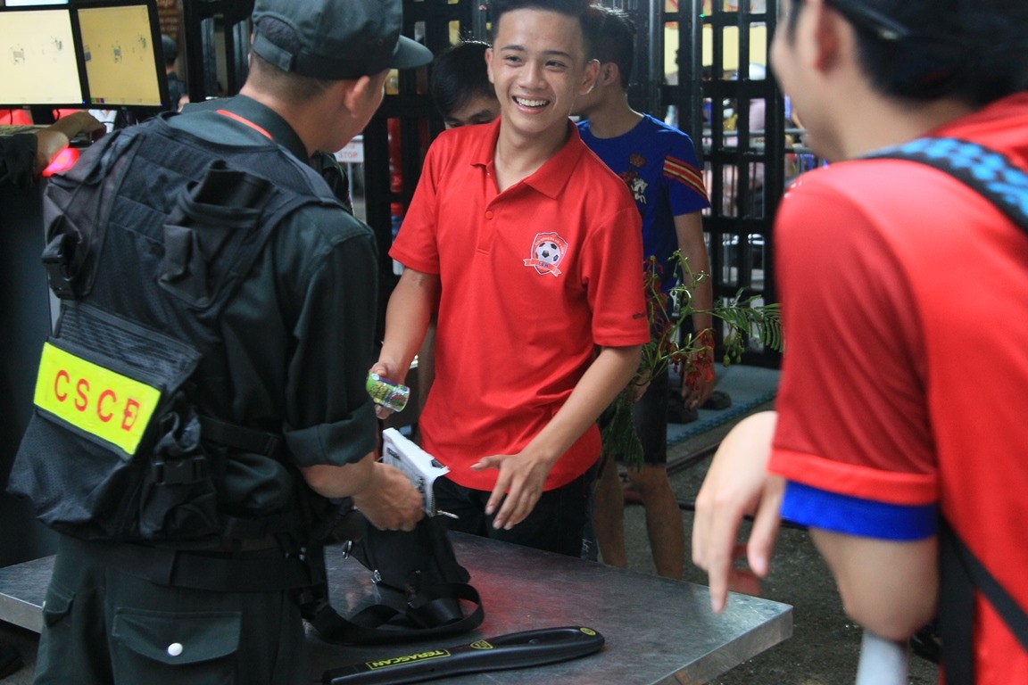 Sân Hàng Đẫy thiết lập hàng rào an ninh nghiêm ngặt cho trận Viettel - Hải Phòng