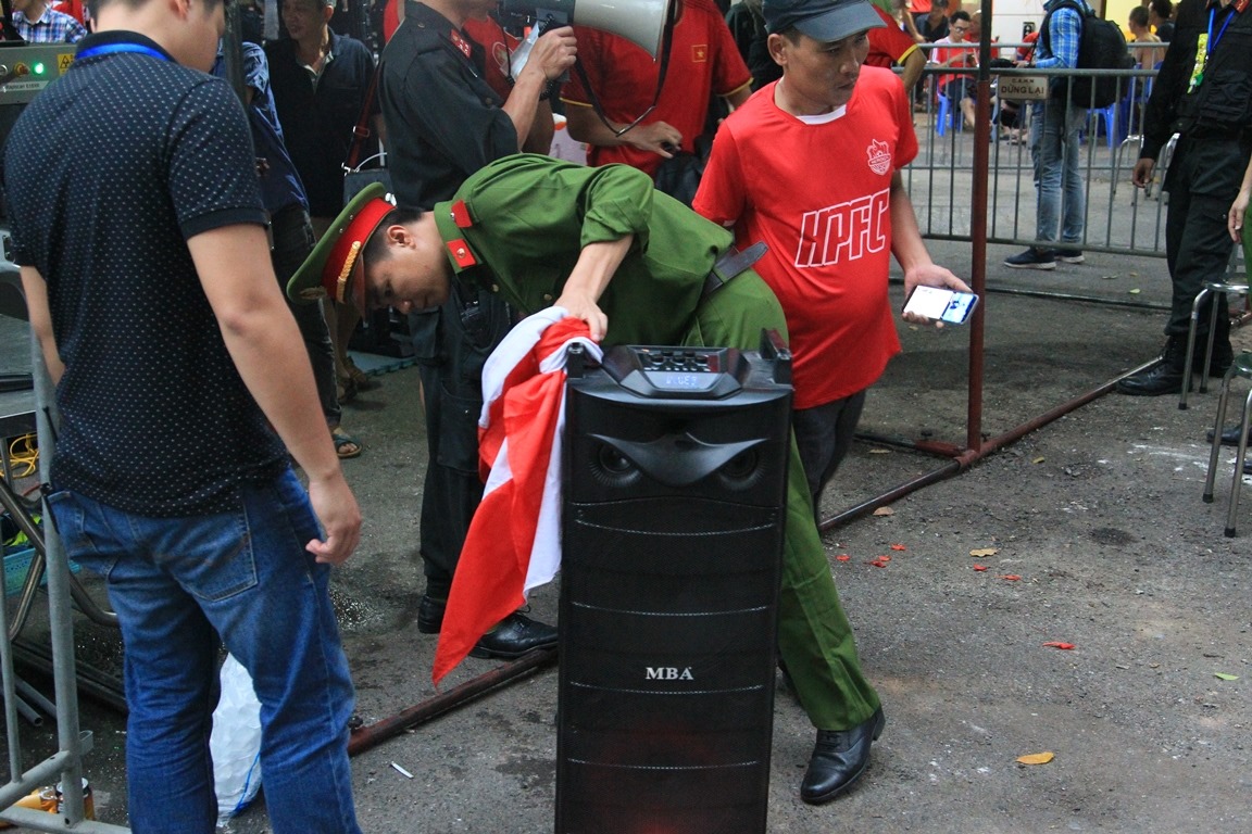 Sân Hàng Đẫy thiết lập hàng rào an ninh nghiêm ngặt cho trận Viettel - Hải Phòng Sân Hàng Đẫy thiết lập hàng rào an ninh nghiêm ngặt cho trận Viettel - Hải Phòng