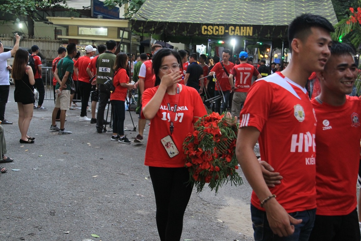 Sân Hàng Đẫy thiết lập hàng rào an ninh nghiêm ngặt cho trận Viettel - Hải Phòng