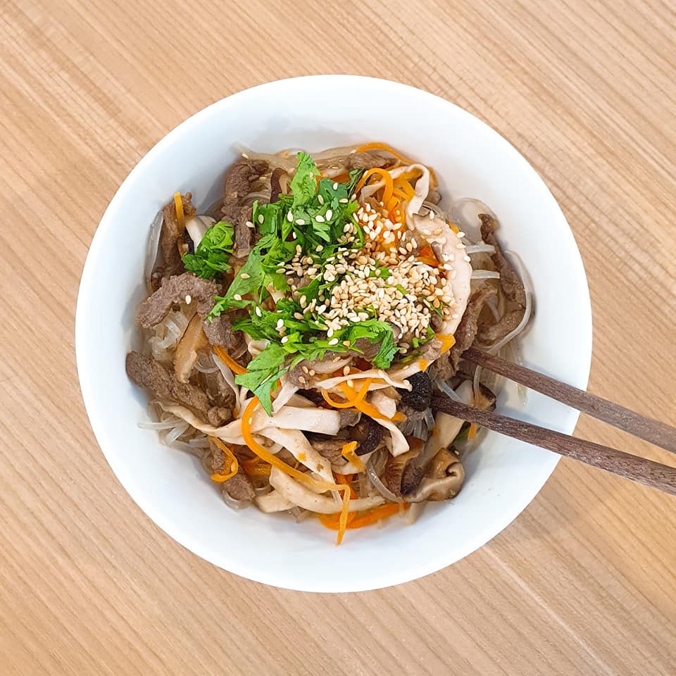 Dân công sở ngày nào cũng đau đầu trưa nay ăn gì, còn chàng trai này lại than tăng cân vì cơm căn tin quá ngon Dân công sở ngày nào cũng đau đầu trưa nay ăn gì, còn chàng trai này lại than tăng cân vì cơm căn tin quá ngon