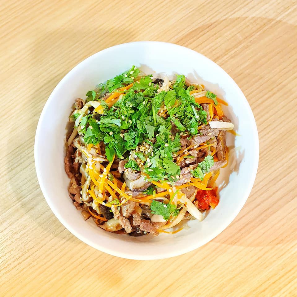 Dân công sở ngày nào cũng đau đầu trưa nay ăn gì, còn chàng trai này lại than tăng cân vì cơm căn tin quá ngon Dân công sở ngày nào cũng đau đầu trưa nay ăn gì, còn chàng trai này lại than tăng cân vì cơm căn tin quá ngon