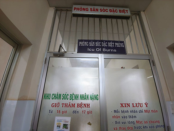 Thương tâm: Chuẩn bị ăn cơm thì nổ bình gas, cả gia đình 4 người bỏng nặng