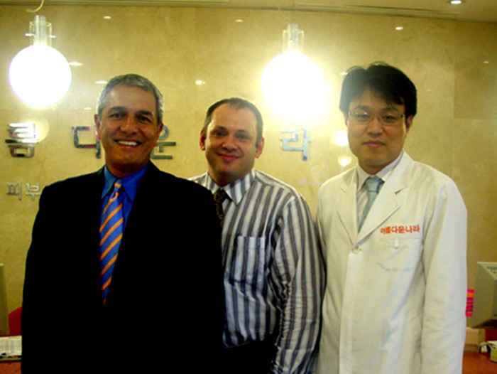 Tội phạm ấu dâm nguy hiểm nhất nước Úc từng xuất hiện ở Việt Nam dưới danh nghĩa chuyên gia thẩm mỹ hợp tác với hàng loạt trung tâm làm đẹp