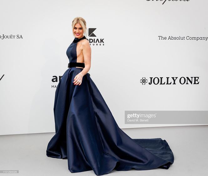 Loạt sao đua nhau hở bạo, khoe thân nóng bỏng trong tiệc hậu Cannes