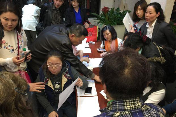 Kẻ trốn nã khét tiếng của Trung Quốc sống phởn phơ ở Mỹ