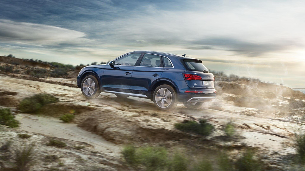 Audi Q5 phiên bản hybrid có tên e quattro, hiện đại hơn và đắt hơn