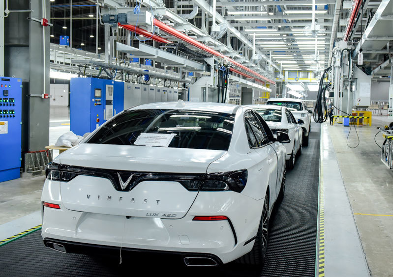 Nhà máy 3 tỷ USD lơ thơ mấy người: Hàng ngàn robot lắp ráp ô tô tự động