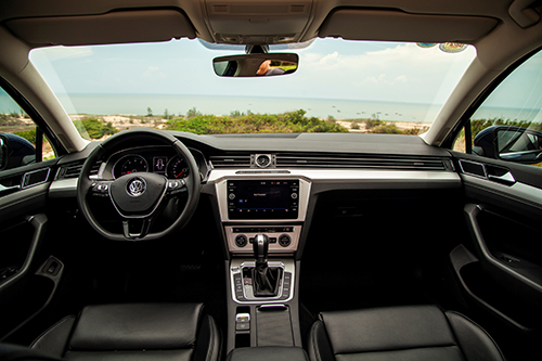Volkswagen Passat - lựa chọn thú vị cho khách Việt trung niên