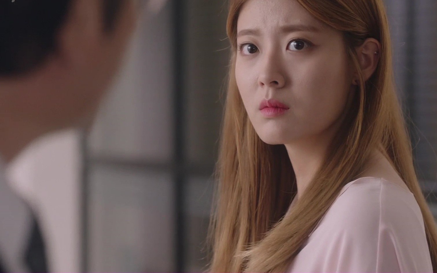 Vợ trẻ lạnh lùng ly hôn khi bồ nhí của chồng có thai, 3 năm sau gặp lại anh mới thấy đáng thương làm sao