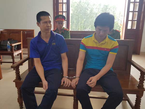 Bị bạn trai giao cấu khi đi chơi, bé gái tiết lộ từng bị 2 anh em hàng xóm hiếp dâm suốt 2 năm