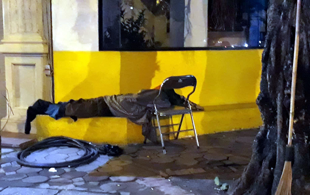 Đi xe ga, có nhà Hà Nội vẫn nhận quà từ thiện cho người nghèo