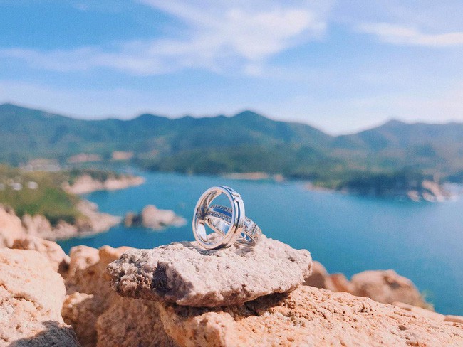 Đàm Thu Trang diện váy cưới lộng lẫy, khoe vẻ đẹp mong manh trước ngày về chung nhà với Cường Đô La