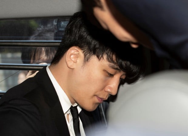 Dân Hàn phẫn nộ vì tình tiết vụ Seungri môi giới mại dâm: Gọi đến nhà mua dâm để kiểm tra trước khi dẫn cho đối tác