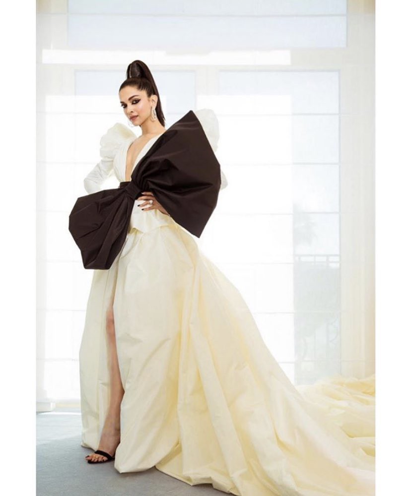 Chẳng cần chiêu trò hở da thịt, 25 bộ cánh này vẫn được công nhận là đỉnh nhất Cannes 2019