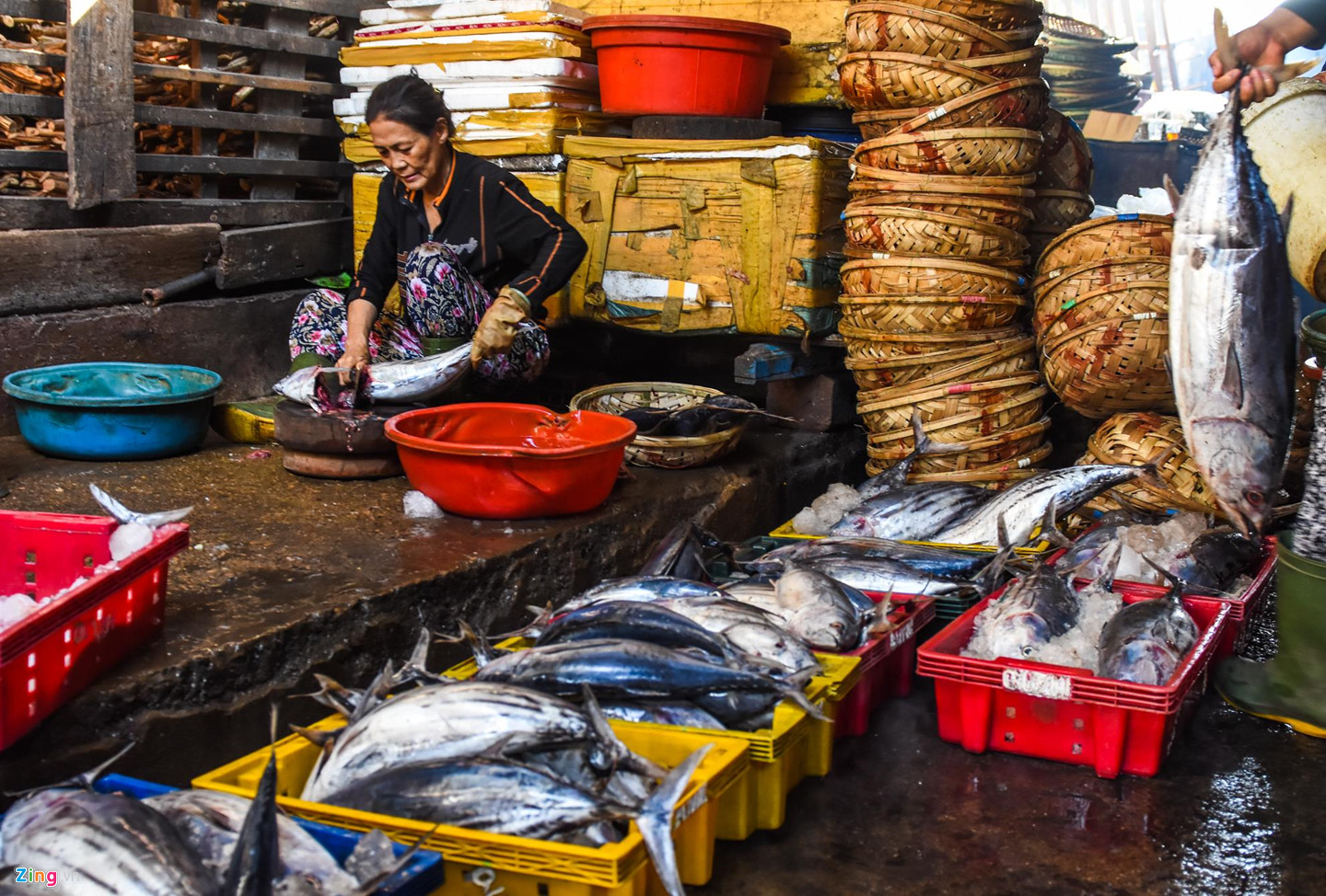 Video ảnh: Nhọc nhằn kiếm sống bên chảo lửa hấp cá ở cảng Quy Nhơn