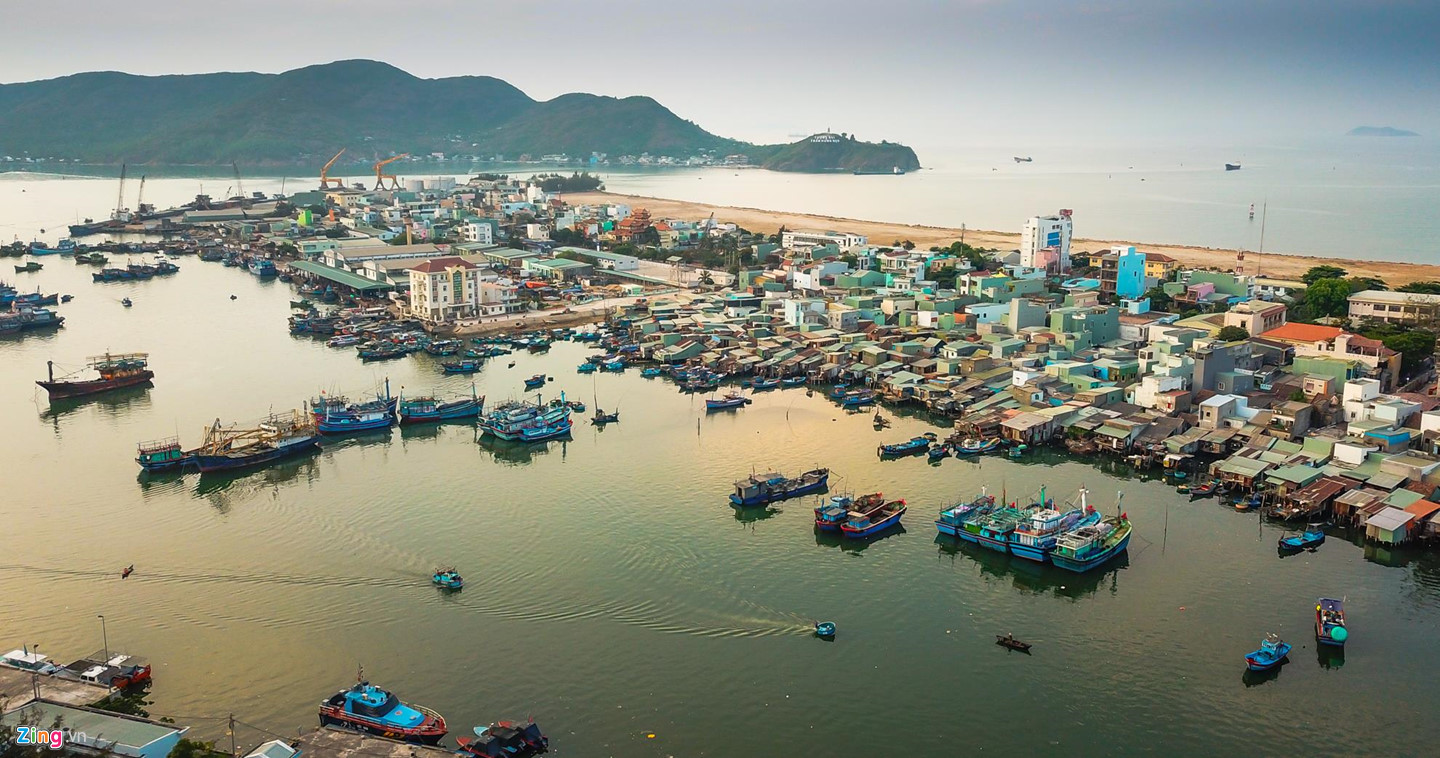 Video ảnh: Nhọc nhằn kiếm sống bên chảo lửa hấp cá ở cảng Quy Nhơn