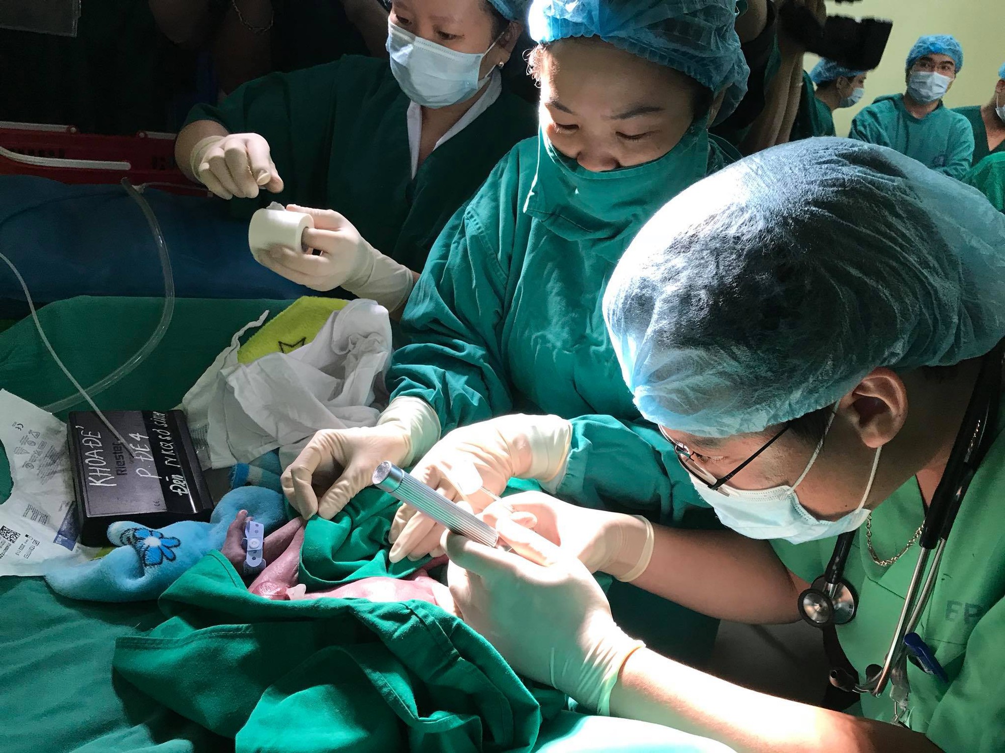 Chuyện bé Bình An - thiên thần nhỏ của người mẹ trẻ ung thư giai đoạn cuối và lời tự sự xúc động của người cha