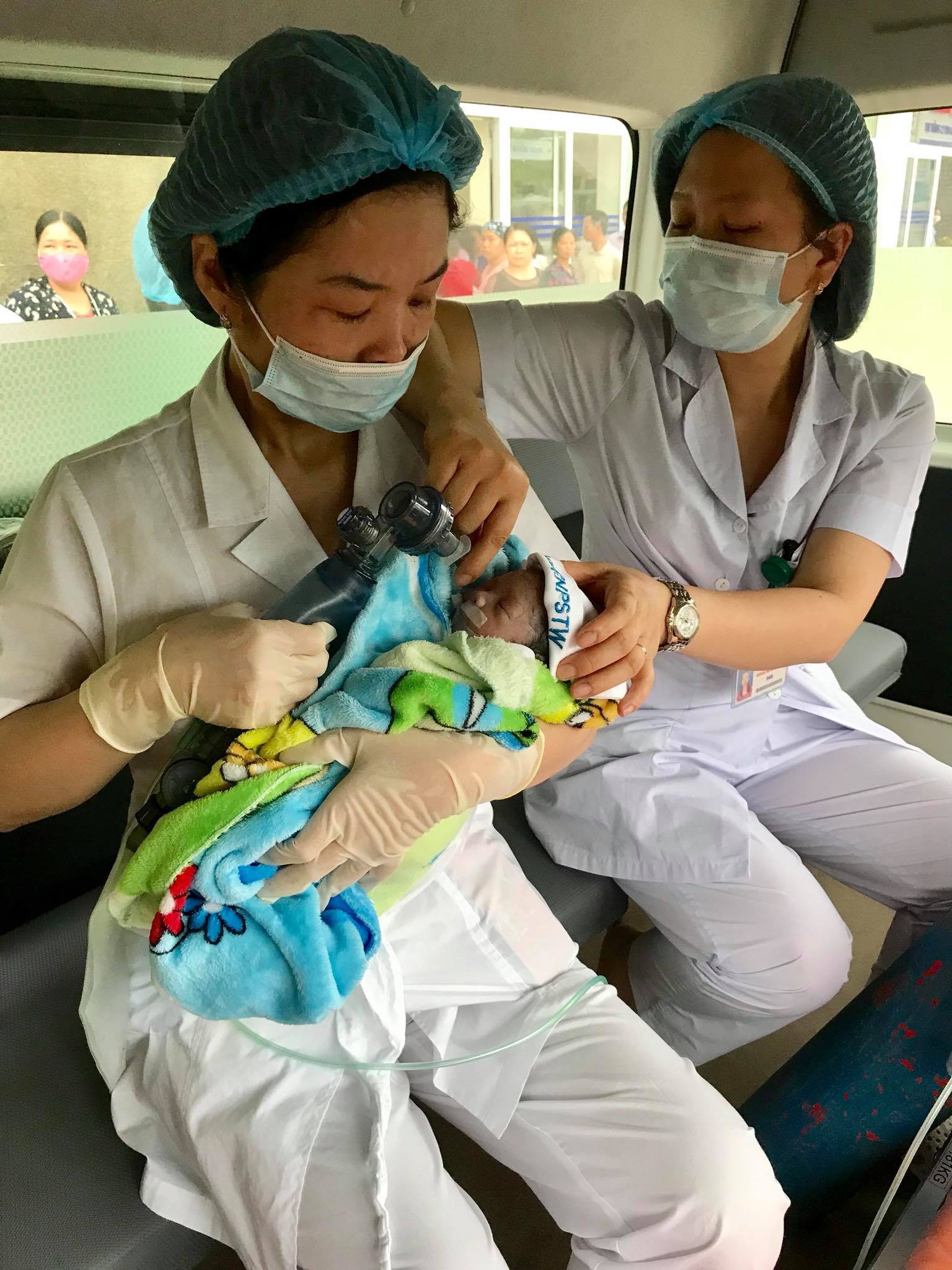 Chuyện bé Bình An - thiên thần nhỏ của người mẹ trẻ ung thư giai đoạn cuối và lời tự sự xúc động của người cha