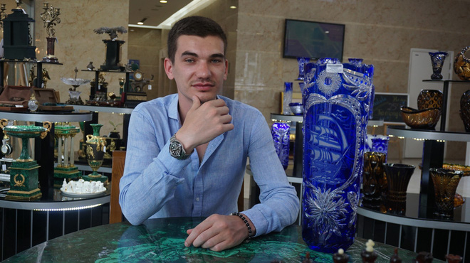 Vụ hot girl Bella làm vỡ chiếc bình 17 triệu đồng: Quản lý cửa hàng người Nga thương hoàn cảnh khó khăn nên thông cảm không truy cứu