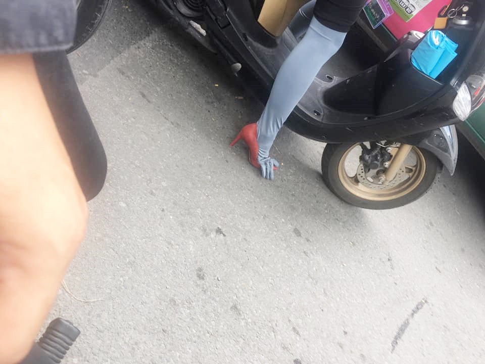 Trời nóng như rang, hội chị em hãy cân nhắc trước khi chống nắng bằng cách hết hồn chim én này nhé!