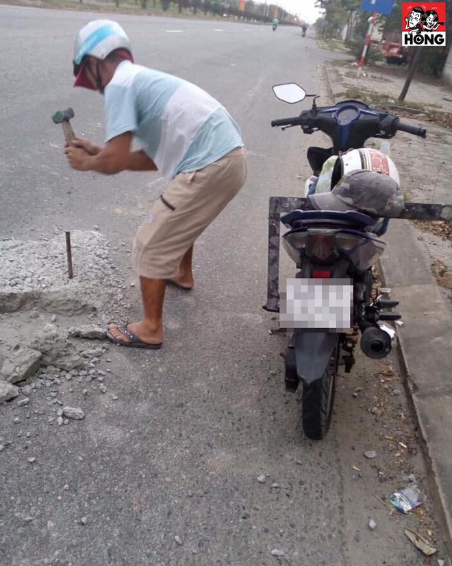 Thấy ụ xi măng cắm thanh sắt giữa đường, chú thợ hồ có hành động khiến dân mạng vỗ tay rần rần Thấy ụ xi măng cắm thanh sắt giữa đường, chú thợ hồ có hành động khiến dân mạng vỗ tay rần rần
