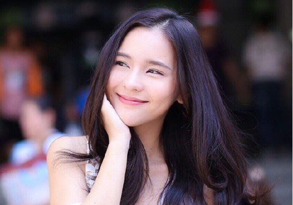 Đầu tư túi quà toàn hàng đắt đỏ để ra mắt, nàng dâu tái mặt trước thái độ của mẹ chồng tương lai