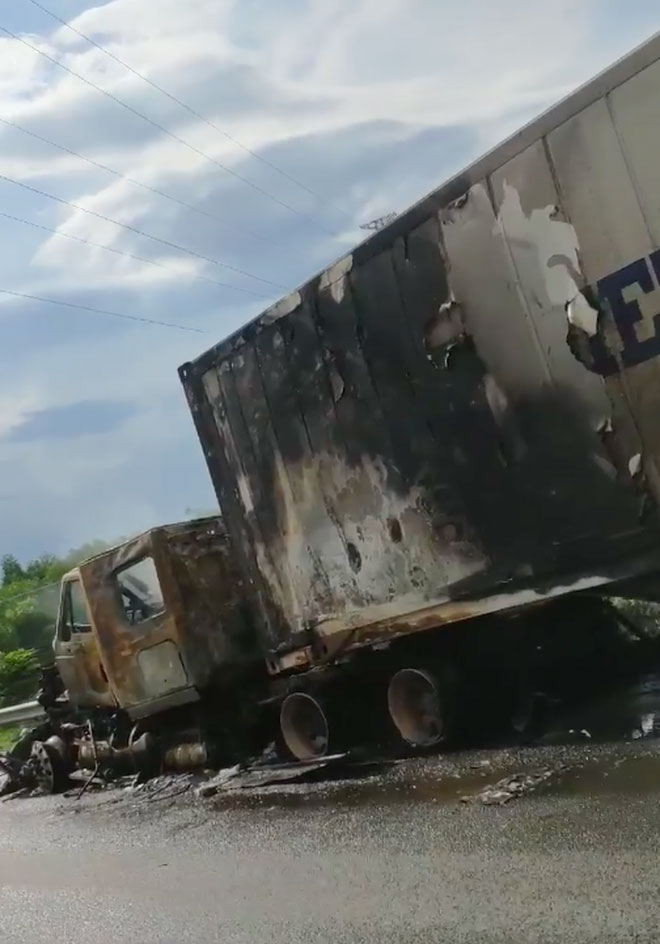 Container bốc cháy dữ dội, phong tỏa cao tốc TP HCM-Long Thành-Dầu Giây để dập lửa