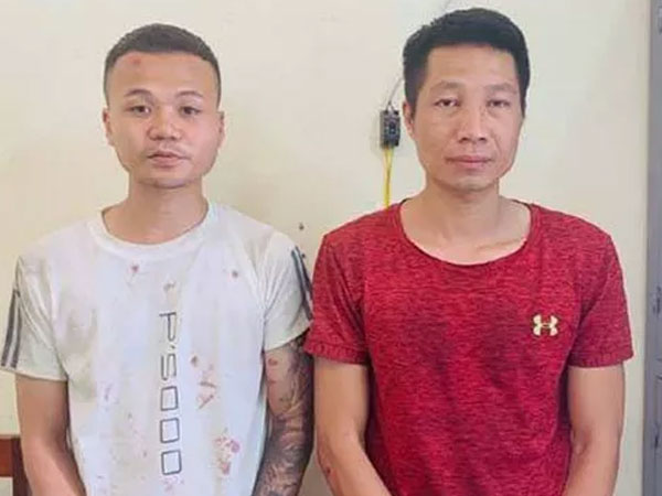 Côn đồ tay cầm súng, tay cầm lưỡi lê xông tới đâm bị thương trung úy cảnh sát hình sự