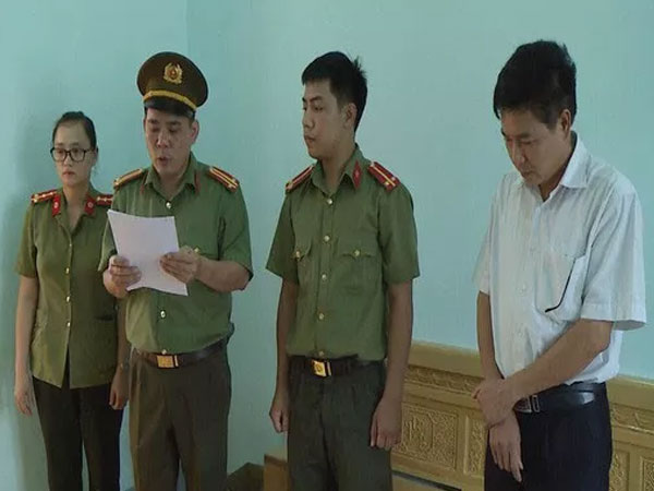 8 thí sinh được Phó Giám đốc sở GD-ĐT Sơn La nâng điểm là con những ai?