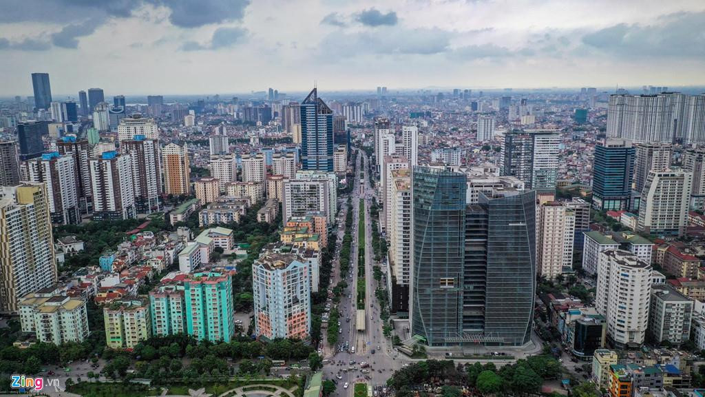 Ngộp thở 6.000 căn chung cư trên tuyến đường 2 km ở Hà Nội