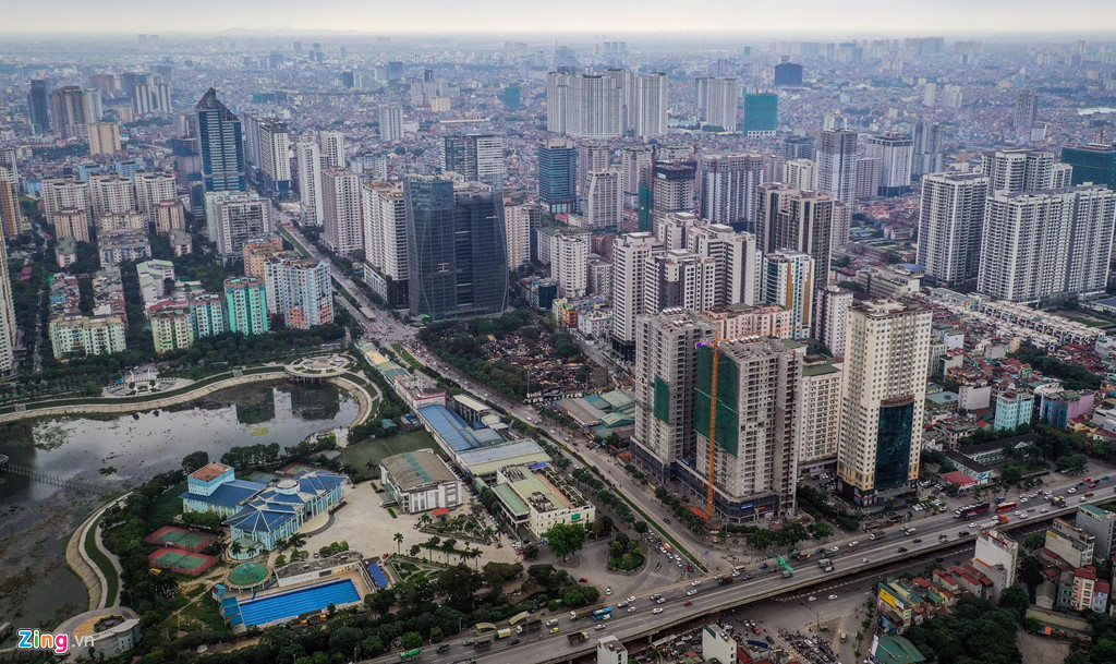 Ngộp thở 6.000 căn chung cư trên tuyến đường 2 km ở Hà Nội