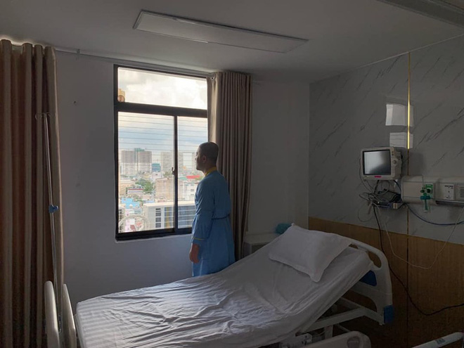 Sau khi để lộ ảnh phát tướng, Akira Phan đăng ảnh nằm viện, nói lời Tạm biệt khiến fan lo lắng