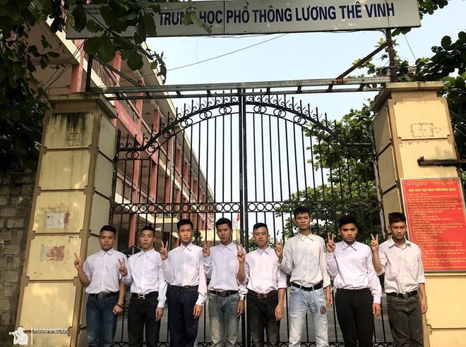 Bộ ảnh đơ có đẳng cấp, tạo dáng trăm kiểu như một trước khi ra trường của hội bạn thân nhận về bão like - 3 Bộ ảnh đơ có đẳng cấp, tạo dáng trăm kiểu như một trước khi ra trường của hội bạn thân nhận về bão like - 3