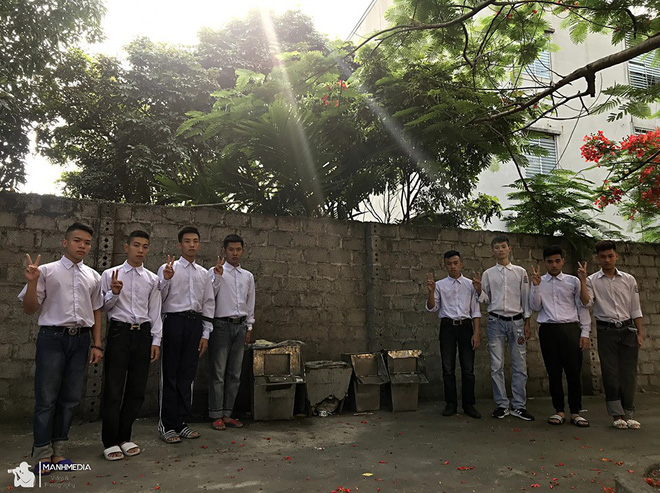 Bộ ảnh đơ có đẳng cấp, tạo dáng trăm kiểu như một trước khi ra trường của hội bạn thân nhận về bão like - 12 Bộ ảnh đơ có đẳng cấp, tạo dáng trăm kiểu như một trước khi ra trường của hội bạn thân nhận về bão like - 12