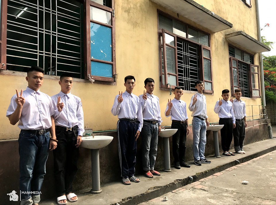 Bộ ảnh đơ có đẳng cấp, tạo dáng trăm kiểu như một trước khi ra trường của hội bạn thân nhận về bão like - 13 Bộ ảnh đơ có đẳng cấp, tạo dáng trăm kiểu như một trước khi ra trường của hội bạn thân nhận về bão like - 13