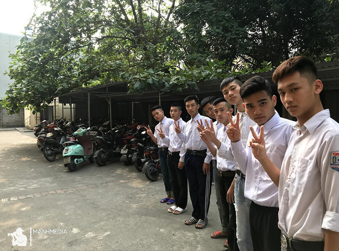 Bộ ảnh đơ có đẳng cấp, tạo dáng trăm kiểu như một trước khi ra trường của hội bạn thân nhận về bão like - 15 Bộ ảnh đơ có đẳng cấp, tạo dáng trăm kiểu như một trước khi ra trường của hội bạn thân nhận về bão like - 15