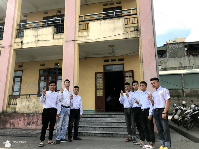 Bộ ảnh đơ có đẳng cấp, tạo dáng trăm kiểu như một trước khi ra trường của hội bạn thân nhận về bão like - 17 Bộ ảnh đơ có đẳng cấp, tạo dáng trăm kiểu như một trước khi ra trường của hội bạn thân nhận về bão like - 17