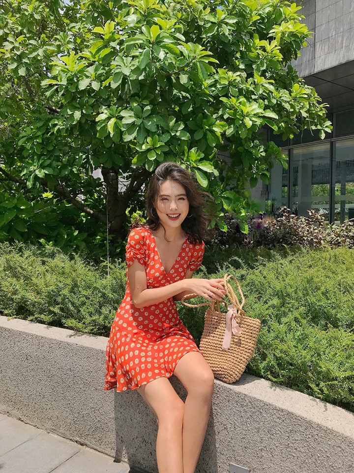 Gái xinh bỏ việc văn phòng làm mẫu ảnh kiếm tiền gấp 10 lần, tiết lộ cái tên được bố đặt vì muốn con sướng như Hoàng Hậu