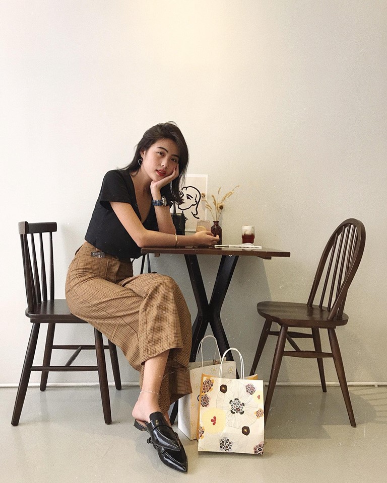 Gái xinh bỏ việc văn phòng làm mẫu ảnh kiếm tiền gấp 10 lần, tiết lộ cái tên được bố đặt vì muốn con sướng như Hoàng Hậu